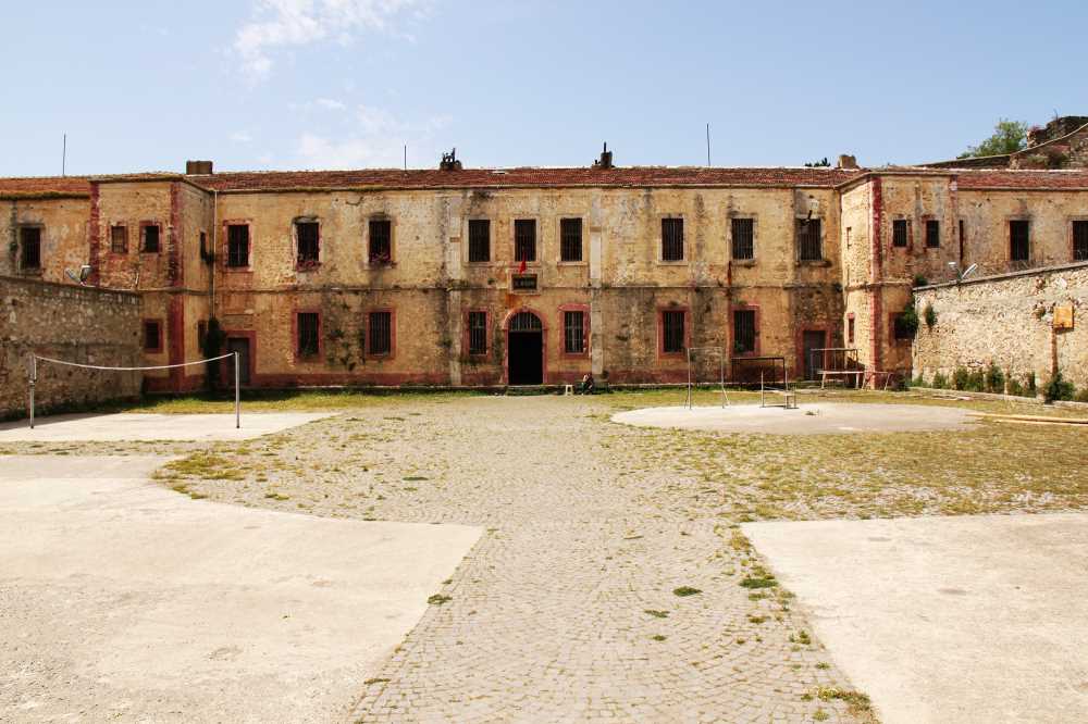 Sabahatin Ali’nin kaldığı Sinop Tarihi Cezaevi – Giren,&nbsp;Çıkamaz!